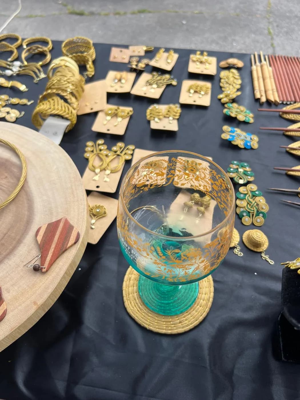 Detalhes das peças artesanais da Moikato no encontro BREACC em Londres